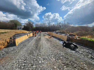 Aménagement murs de soutènement en traverse de bois